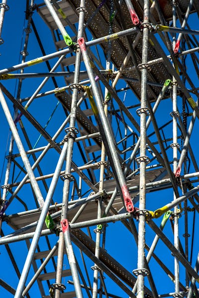 Guía Completa sobre Andamios Multidireccionales: Usos y Ventajas - Imagen 1